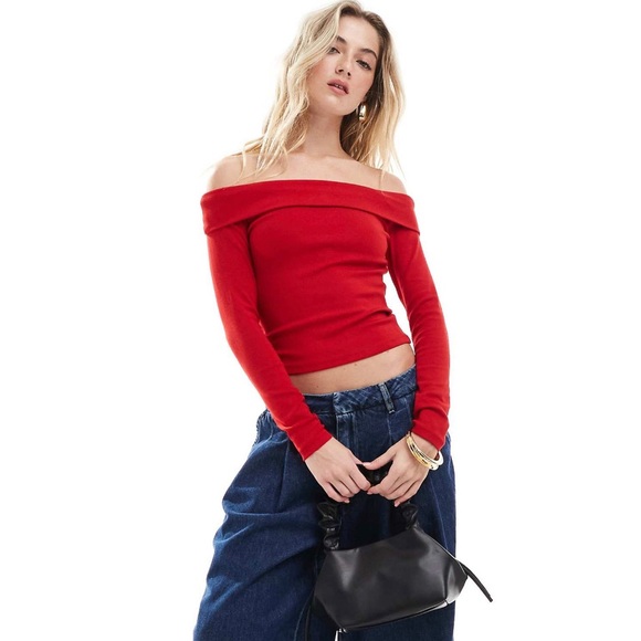 Stradivarius Off The Shoulders Red Top - Picture 3 of 3